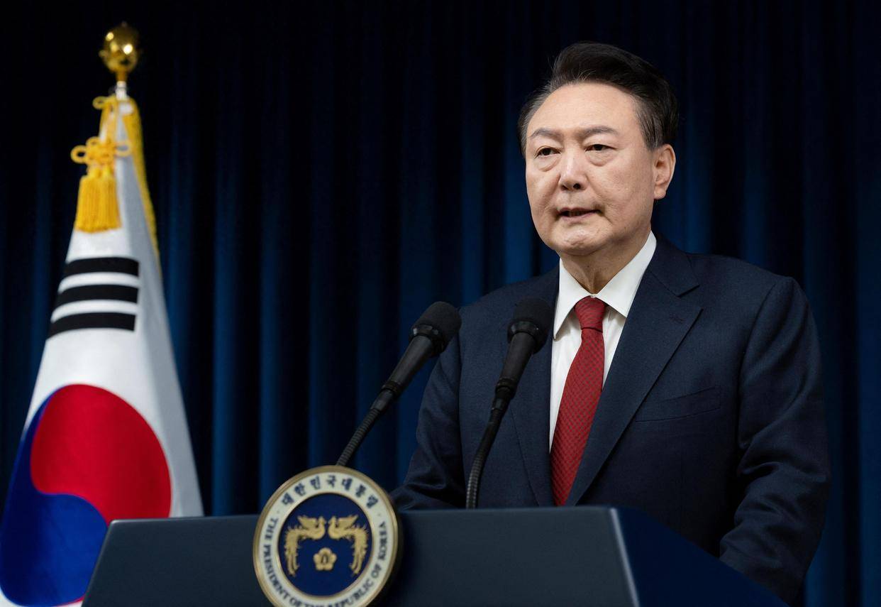 韩议员访华观礼阅兵后猛批尹锡悦韩国部分议员访华观礼阅兵后批评韩国总统尹锡悦的行为引起了广泛关注。这些议员认为，尹锡悦在处理中韩关系方面存在问题，尤其是在处理敏感议题和分歧方面缺乏足够的智慧和策略。他们批评尹锡悦在处理对华关系时过于强硬和冲动，导致中韩关系出现波折和紧张。